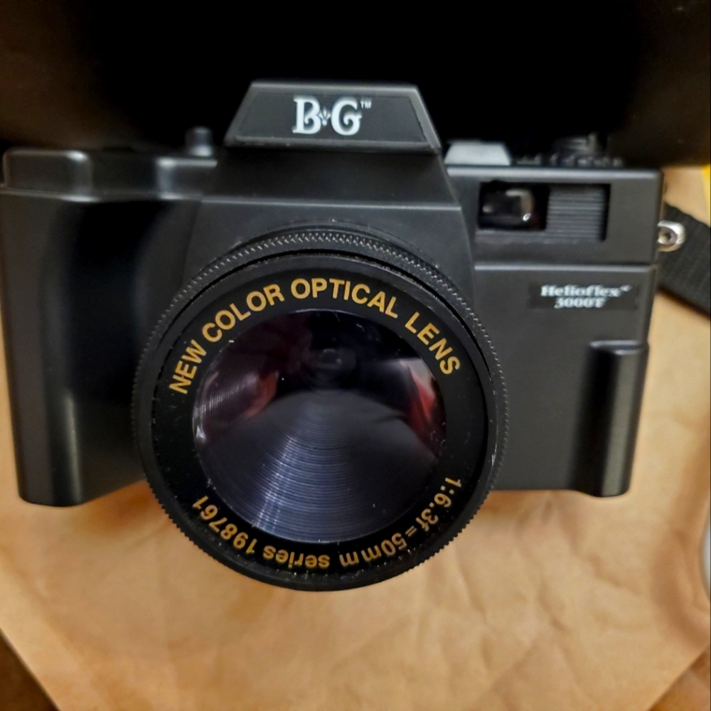 Benz-Gant  camera with removable flash. And carrying case. MUST SELL FREESHIPPNG